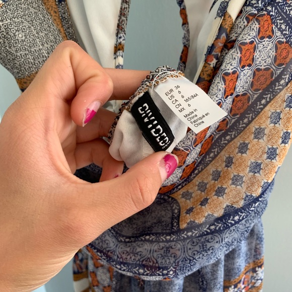 divided women’s size 6 patterned dress - Picture 2 of 4